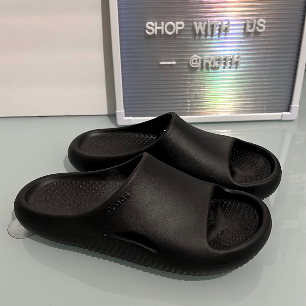 Mellow Slides “Black” • Sz M7/W9 • NWOT
